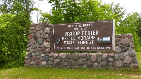 Brown welcome sign for Kettle Moraine Visitor Center